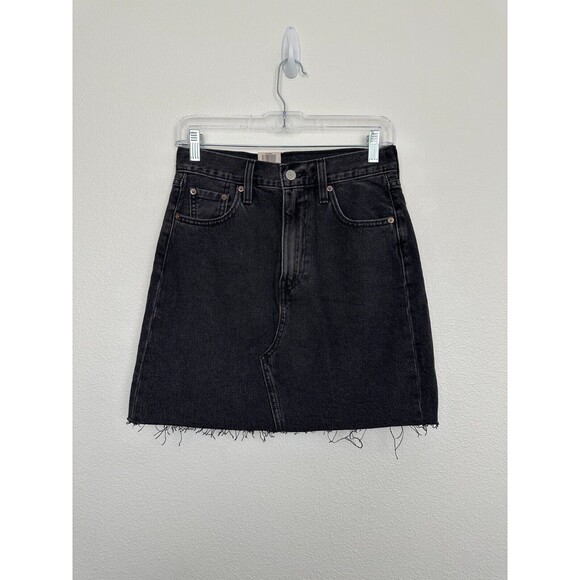 Levi's Women's High Rise Deconstructed Denim Mini Skirt Black Frayed Size 26 NEW - Picture 1 of 8